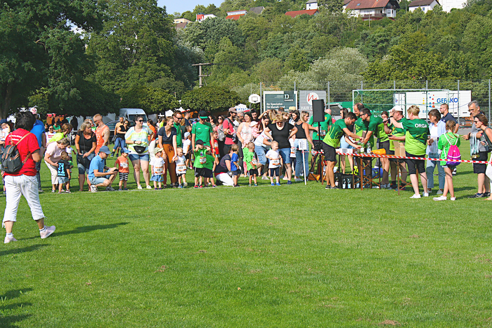 Gänslauf 2023, Kinderlauf auf dem Rasenplatz Gänslauf 2023, Kinderlauf auf dem Rasenplatz